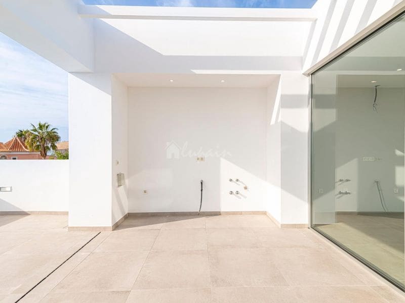 4 chambre Villa/Maison à vendre à Callao Salvaje avec piscine garage - 1 250 000 € (Ref: 10001266)
