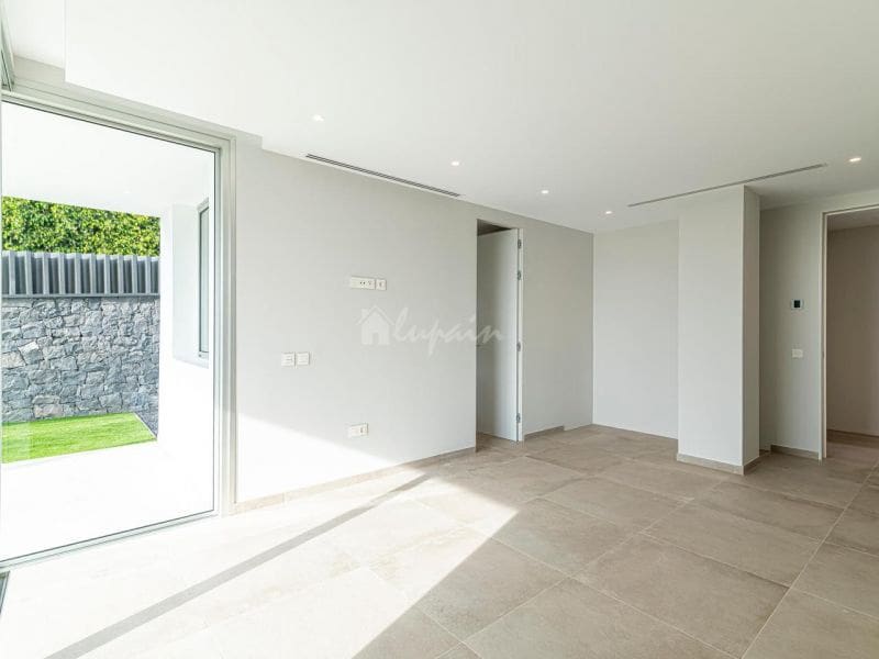 4 chambre Villa/Maison à vendre à Callao Salvaje avec piscine garage - 1 250 000 € (Ref: 10001266)