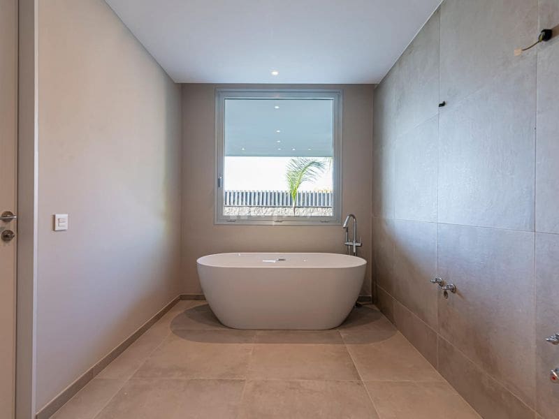 4 chambre Villa/Maison à vendre à Callao Salvaje avec piscine garage - 1 250 000 € (Ref: 10001266)