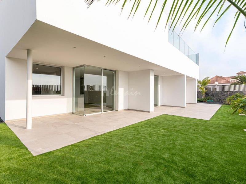 4 chambre Villa/Maison à vendre à Callao Salvaje avec piscine garage - 1 250 000 € (Ref: 10001266)