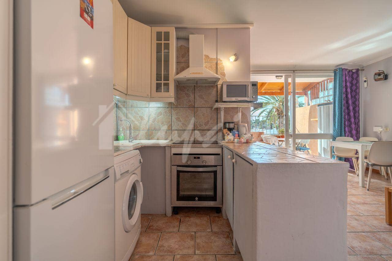 1 bedroom Apartment for sale in Costa del Silencio with pool - € 219,000 (Ref: 10035958)