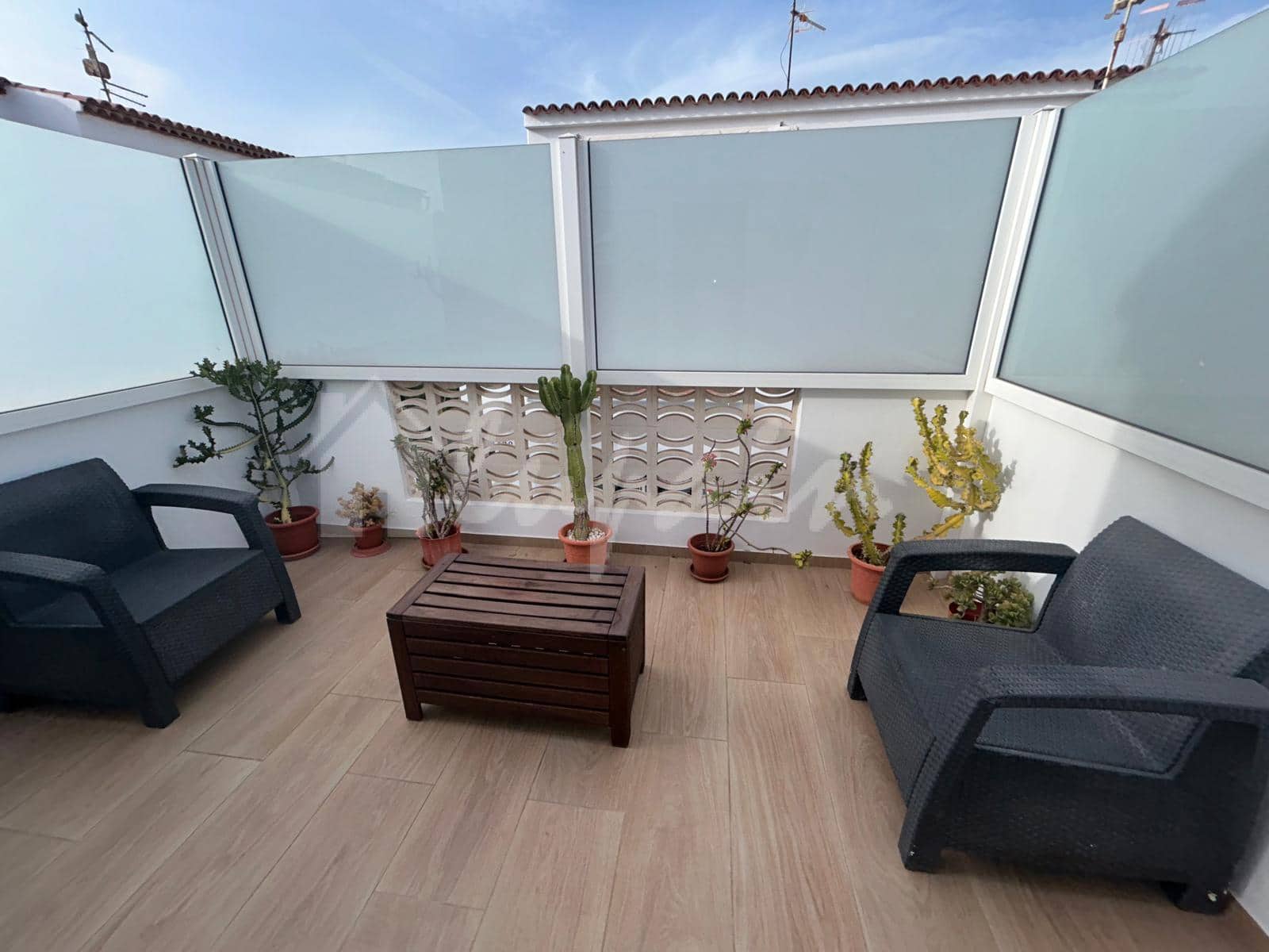 2 bedroom Apartment for sale in Costa del Silencio with pool - € 249,000 (Ref: 10088604)