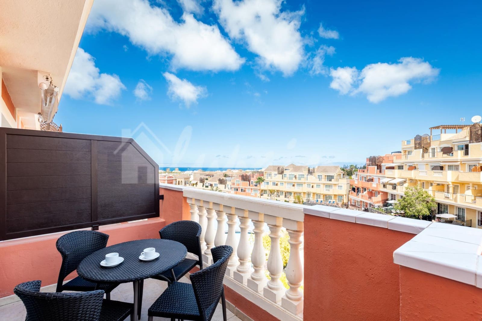 1 quarto Apartamento para venda em Los Cristianos com piscina - 285 000 € (Ref: 10156778)