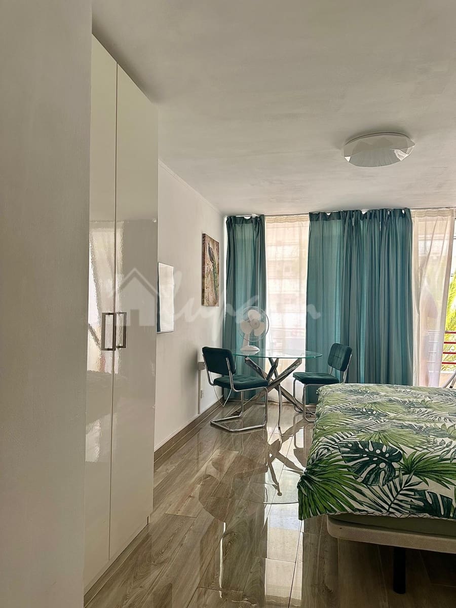 Appartement à vendre à Playa de las Americas avec piscine - 240 000 € (Ref: 10156779)