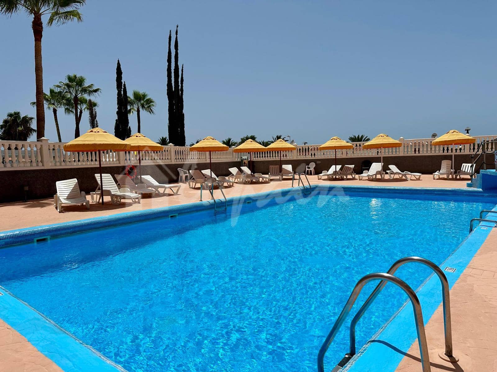 Appartement à vendre à Playa de las Americas avec piscine - 240 000 € (Ref: 10156779)