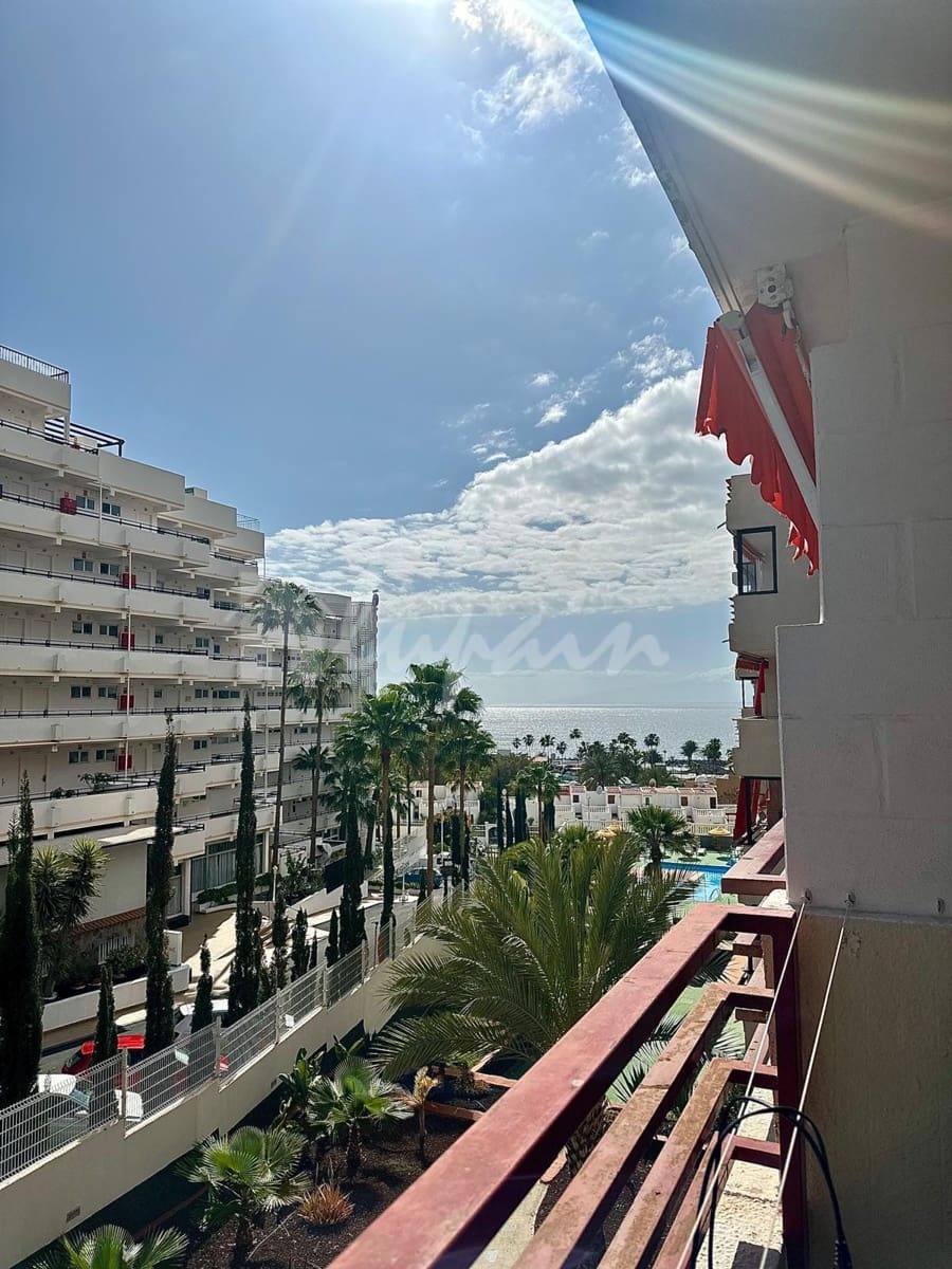Appartement à vendre à Playa de las Americas avec piscine - 240 000 € (Ref: 10156779)