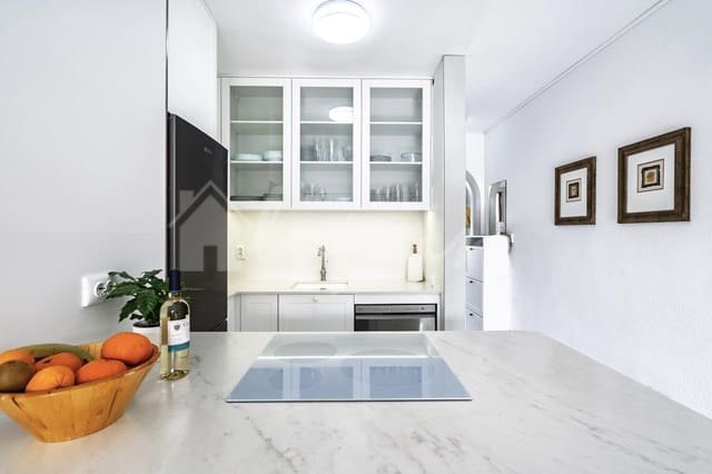 Apartamento de 2 habitaciones en Los Cristianos, Arona en venta con piscina - 429.000 € (Ref: 10158532)
