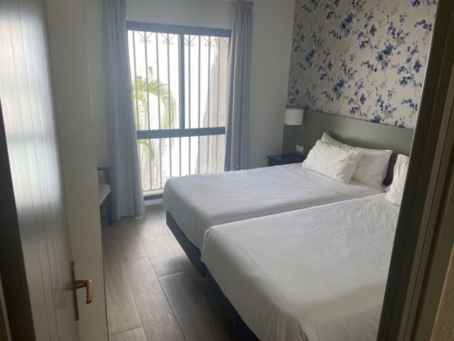 1 bedroom Apartment for sale in Los Cristianos, Arona with pool - € 249,000 (Ref: 7078822)