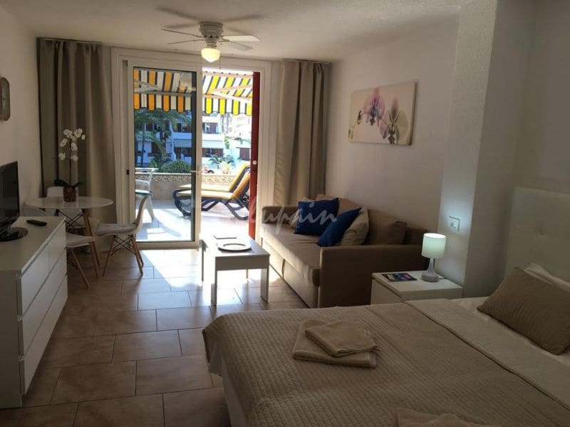 Studio te koop in Playa de las Americas met zwembad - € 399.950 (Ref: 8016477)