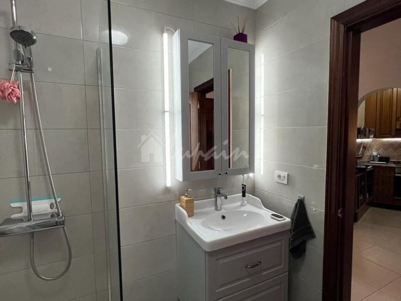 1 bedroom Apartment for sale in Los Cristianos with pool - € 420,000 (Ref: 8024850)