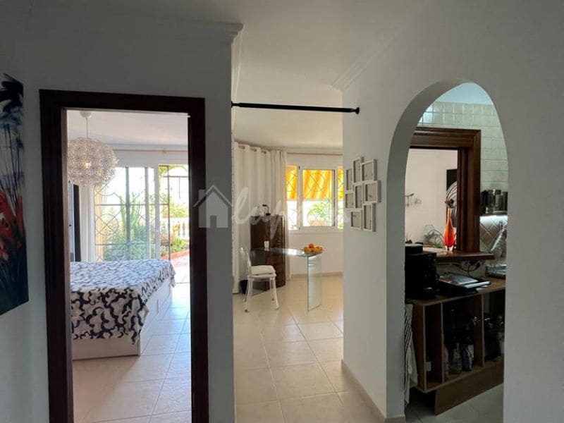 1 bedroom Apartment for sale in Los Cristianos with pool - € 420,000 (Ref: 8024850)