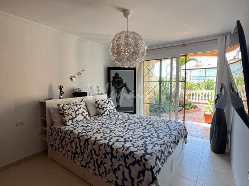 1 bedroom Apartment for sale in Los Cristianos with pool - € 420,000 (Ref: 8024850)