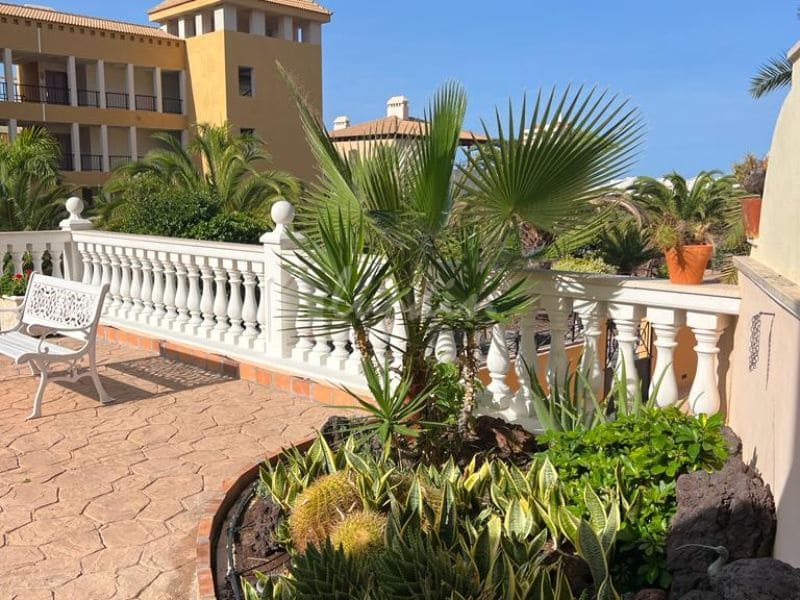 1 bedroom Apartment for sale in Los Cristianos with pool - € 420,000 (Ref: 8024850)