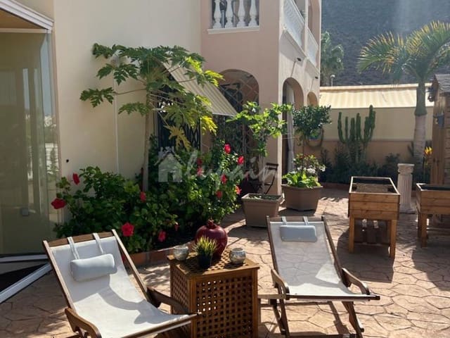 1 bedroom Apartment for sale in Los Cristianos, Arona with pool - € 420,000 (Ref: 8024850)