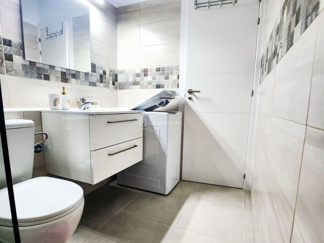 1 soveværelse Lejlighed til salg i Playa de las Americas, Arona med swimmingpool - € 330.000 (Ref: 8100068)