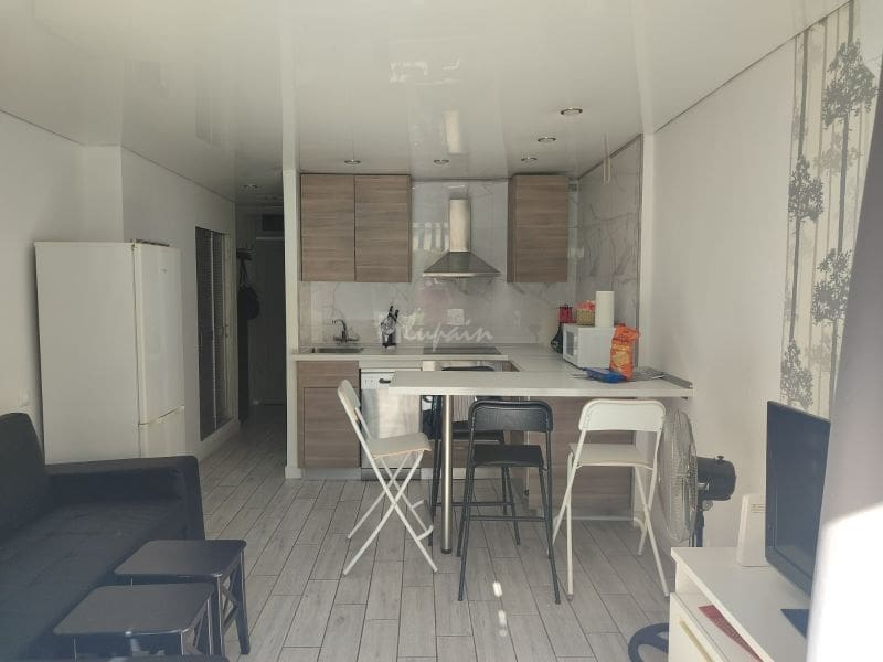 1 soverom Leilighet til salgs i Playa de las Americas med svømmebasseng - € 260 000 (Ref: 8100069)