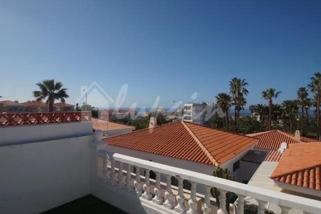 3 bedroom Villa for sale in Callao Salvaje with pool - € 469,900 (Ref: 8102077)