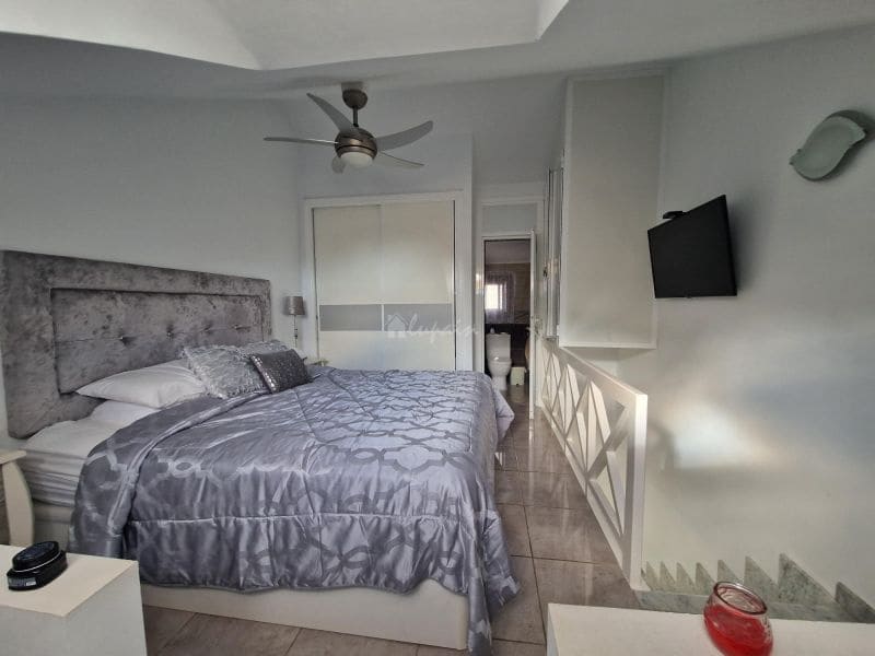 1 bedroom Apartment for sale in Playa de las Americas with pool - € 599,000 (Ref: 8157778)