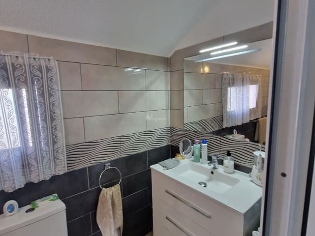 1 bedroom Apartment for sale in Playa de las Americas, Arona with pool - € 599,000 (Ref: 8157778)