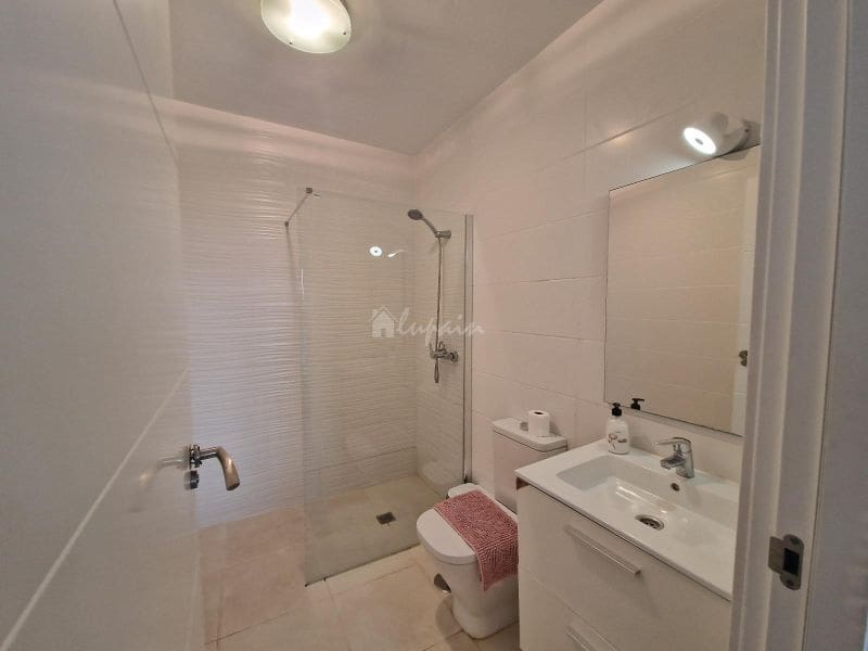 2 bedroom Apartment for sale in Playa de las Americas with pool - € 699,000 (Ref: 8171977)