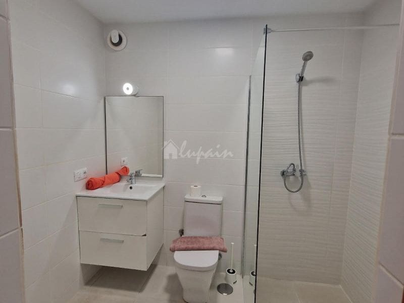 2 bedroom Apartment for sale in Playa de las Americas with pool - € 699,000 (Ref: 8171977)