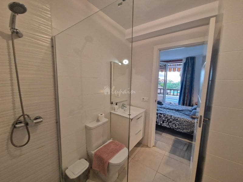 2 bedroom Apartment for sale in Playa de las Americas with pool - € 699,000 (Ref: 8171977)