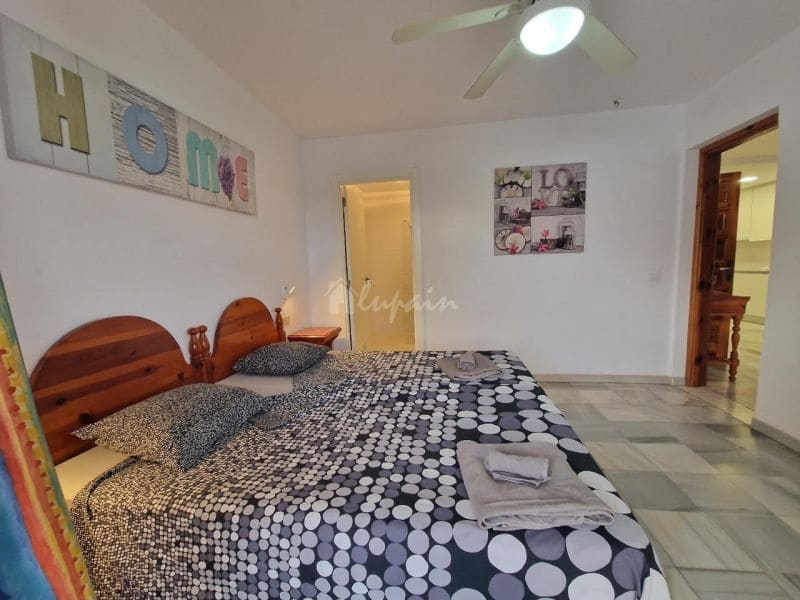 2 bedroom Apartment for sale in Playa de las Americas with pool - € 699,000 (Ref: 8171977)