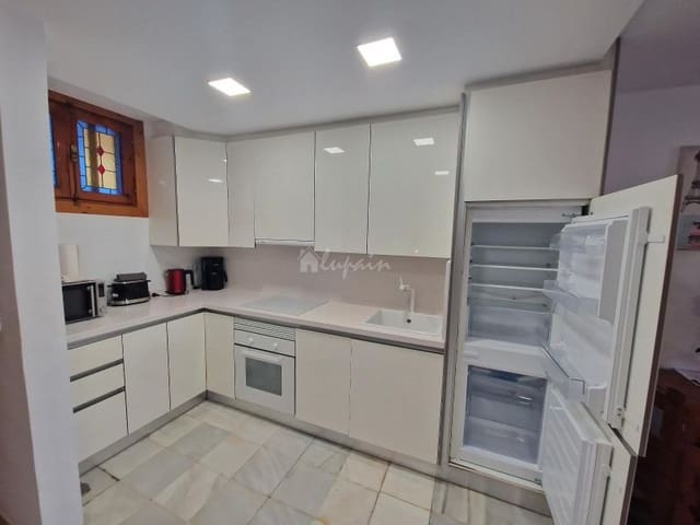 2 soveværelse Lejlighed til salg i Playa de las Americas, Arona med swimmingpool - € 699.000 (Ref: 8171977)