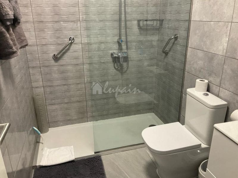 2 bedroom Apartment for sale in Playa de las Americas with pool - € 840,000 (Ref: 8182059)