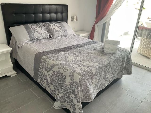 2 soveværelse Lejlighed til salg i Playa de las Americas, Arona med swimmingpool - € 840.000 (Ref: 8182059)