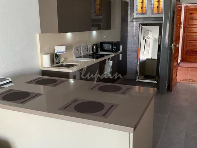 2 soveværelse Lejlighed til salg i Playa de las Americas, Arona med swimmingpool - € 840.000 (Ref: 8182059)