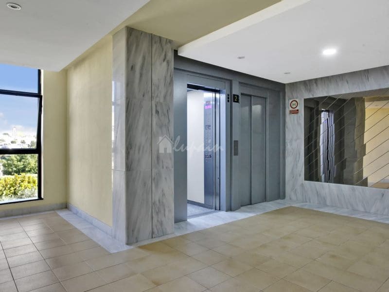 2 sovrum Lägenhet till salu i Playa Paraiso med pool - 319 000 € (Ref: 8198572)