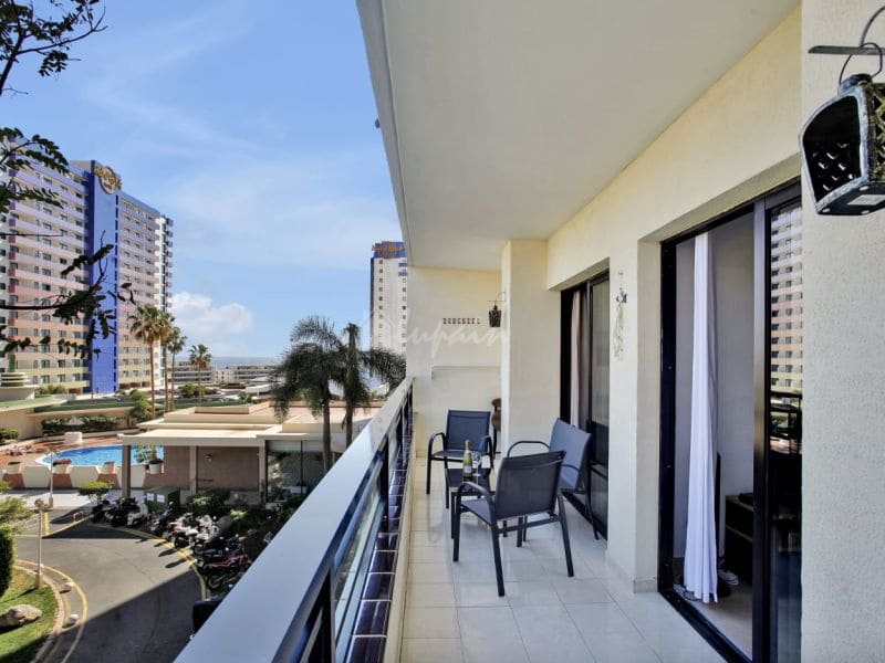 2 sovrum Lägenhet till salu i Playa Paraiso med pool - 319 000 € (Ref: 8198572)