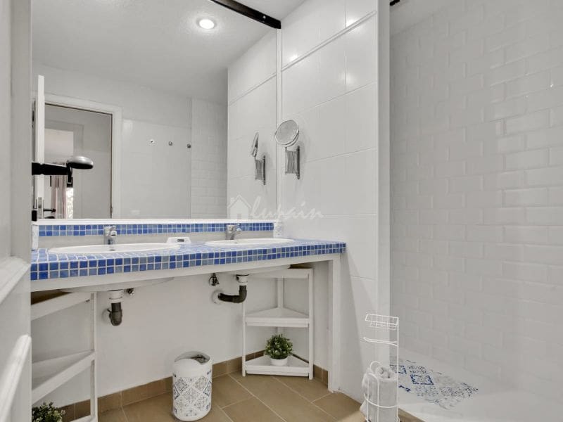 2 sovrum Lägenhet till salu i Playa Paraiso med pool - 319 000 € (Ref: 8198572)