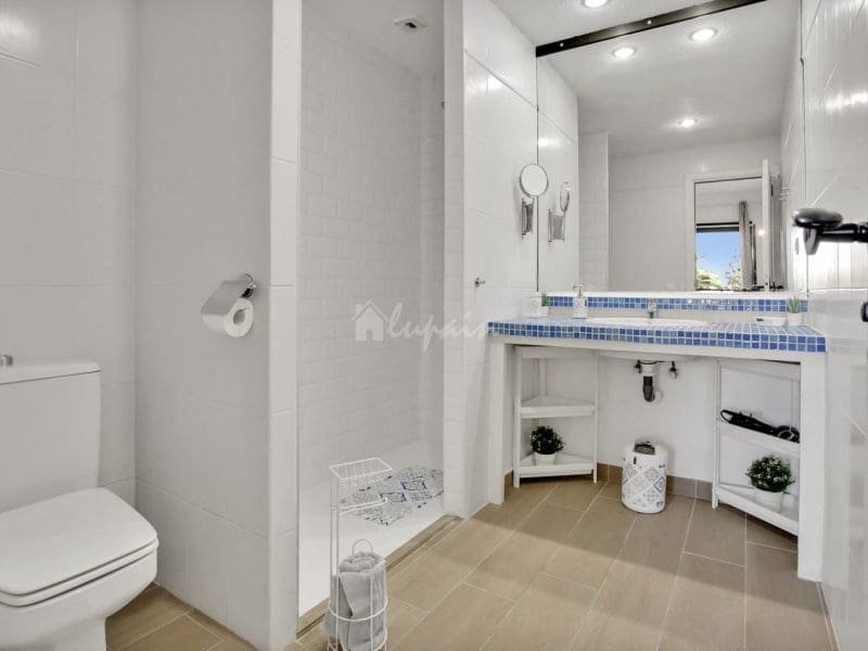 2 sovrum Lägenhet till salu i Playa Paraiso med pool - 319 000 € (Ref: 8198572)