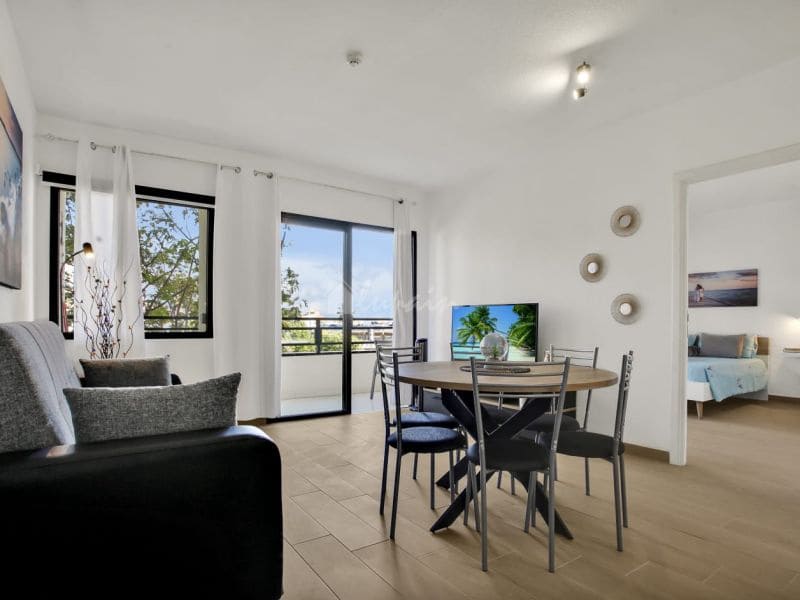 2 sovrum Lägenhet till salu i Playa Paraiso med pool - 319 000 € (Ref: 8198572)