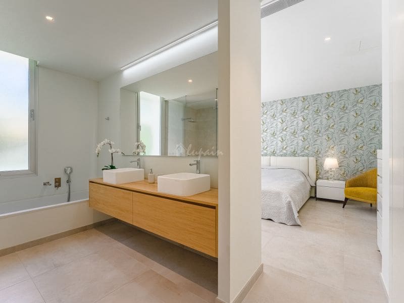 Chalet de 3 habitaciones en Costa Adeje en venta con piscina garaje - 1.698.000 € (Ref: 8212800)