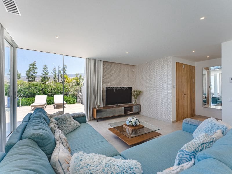 Chalet de 3 habitaciones en Costa Adeje en venta con piscina garaje - 1.698.000 € (Ref: 8212800)