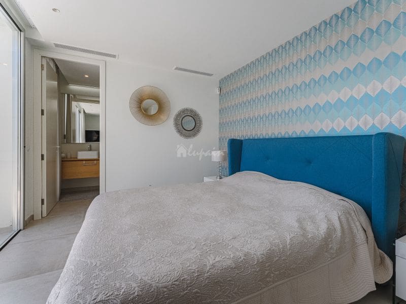 Chalet de 3 habitaciones en Costa Adeje en venta con piscina garaje - 1.698.000 € (Ref: 8212800)