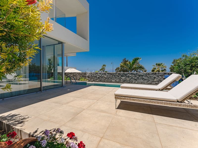 Chalet de 3 habitaciones en Costa Adeje en venta con piscina garaje - 1.698.000 € (Ref: 8212800)