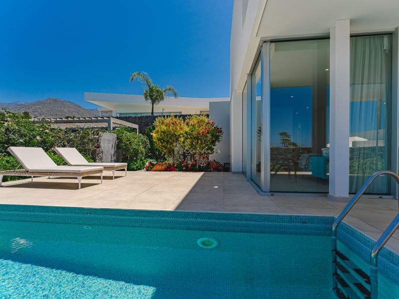 Chalet de 3 habitaciones en Costa Adeje en venta con piscina garaje - 1.698.000 € (Ref: 8212800)