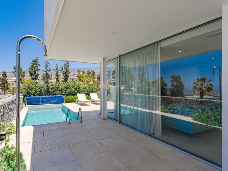 Chalet de 3 habitaciones en Costa Adeje en venta con piscina garaje - 1.698.000 € (Ref: 8212800)