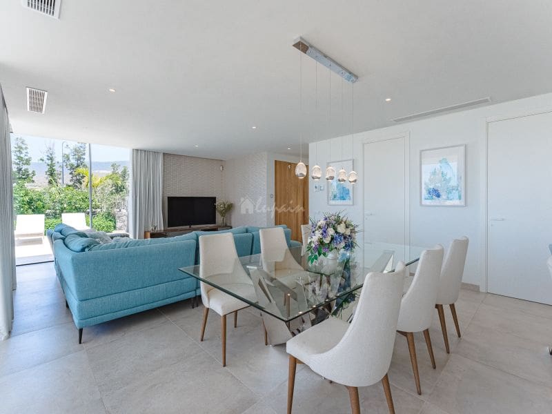 Chalet de 3 habitaciones en Costa Adeje en venta con piscina garaje - 1.698.000 € (Ref: 8212800)