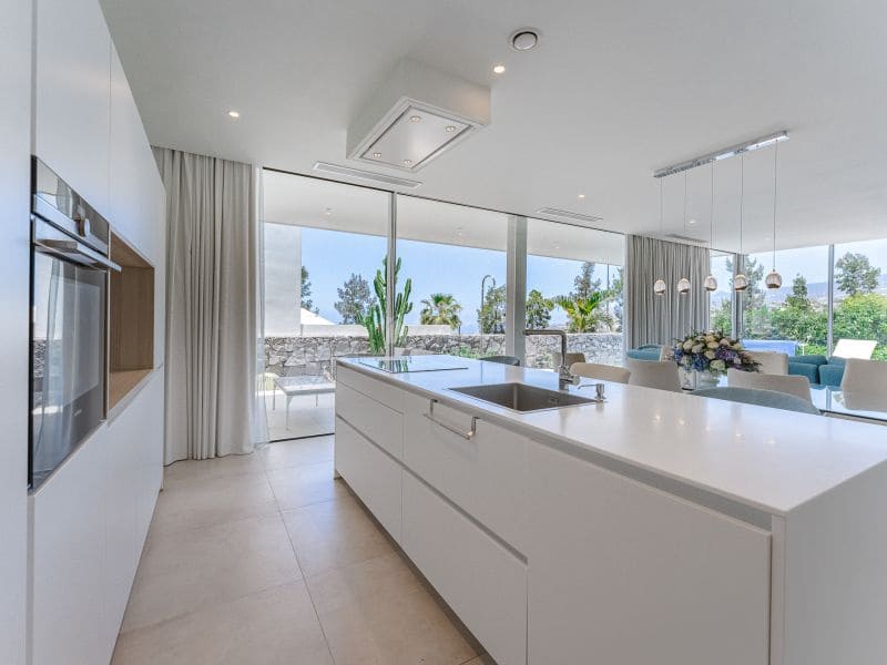 Chalet de 3 habitaciones en Costa Adeje en venta con piscina garaje - 1.698.000 € (Ref: 8212800)