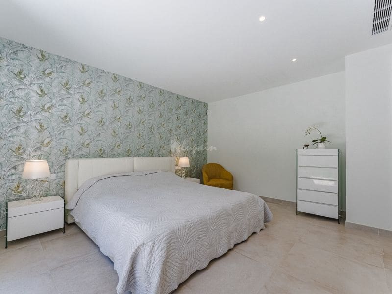 Chalet de 3 habitaciones en Costa Adeje en venta con piscina garaje - 1.698.000 € (Ref: 8212800)