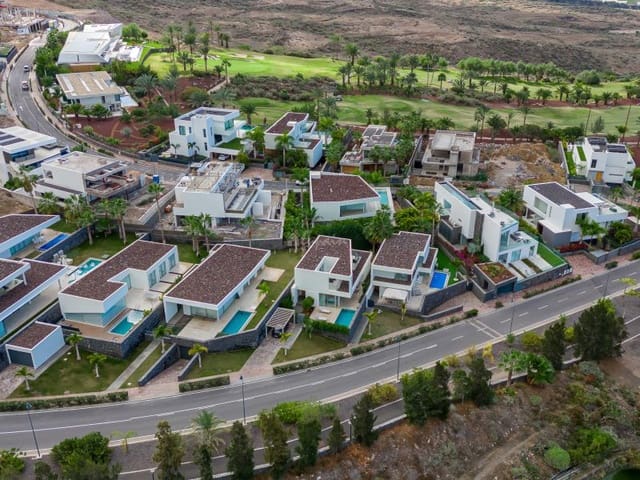 Chalet de 3 habitaciones en La Caleta Adeje, Adeje en venta con piscina garaje - 1.698.000 € (Ref: 8212800)