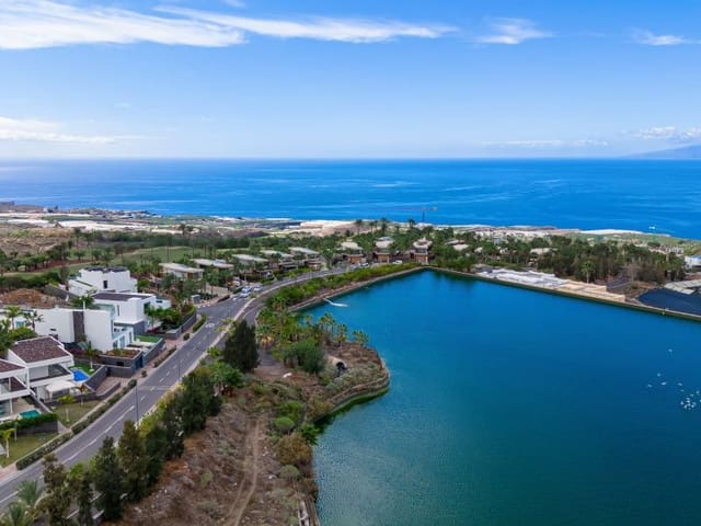 Chalet de 3 habitaciones en La Caleta Adeje, Adeje en venta con piscina garaje - 1.698.000 € (Ref: 8212800)