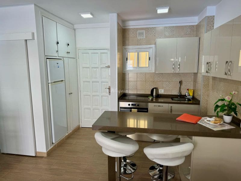 1 soverom Leilighet til salgs i Los Cristianos med svømmebasseng - € 275 000 (Ref: 8277733)