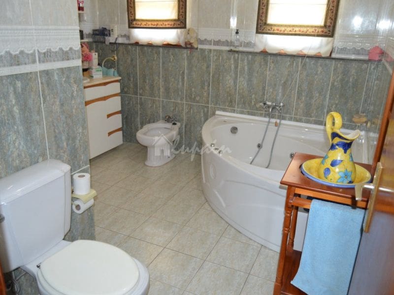 Chalet de 4 habitaciones en Buzanada en venta - 699.000 € (Ref: 8293443)