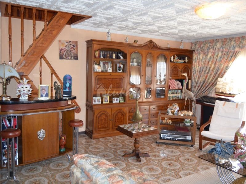 Chalet de 4 habitaciones en Buzanada en venta - 699.000 € (Ref: 8293443)